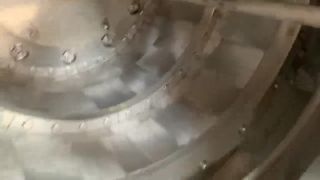 Centrífuga de empuje continuo para separación de cristales de fertilizantes